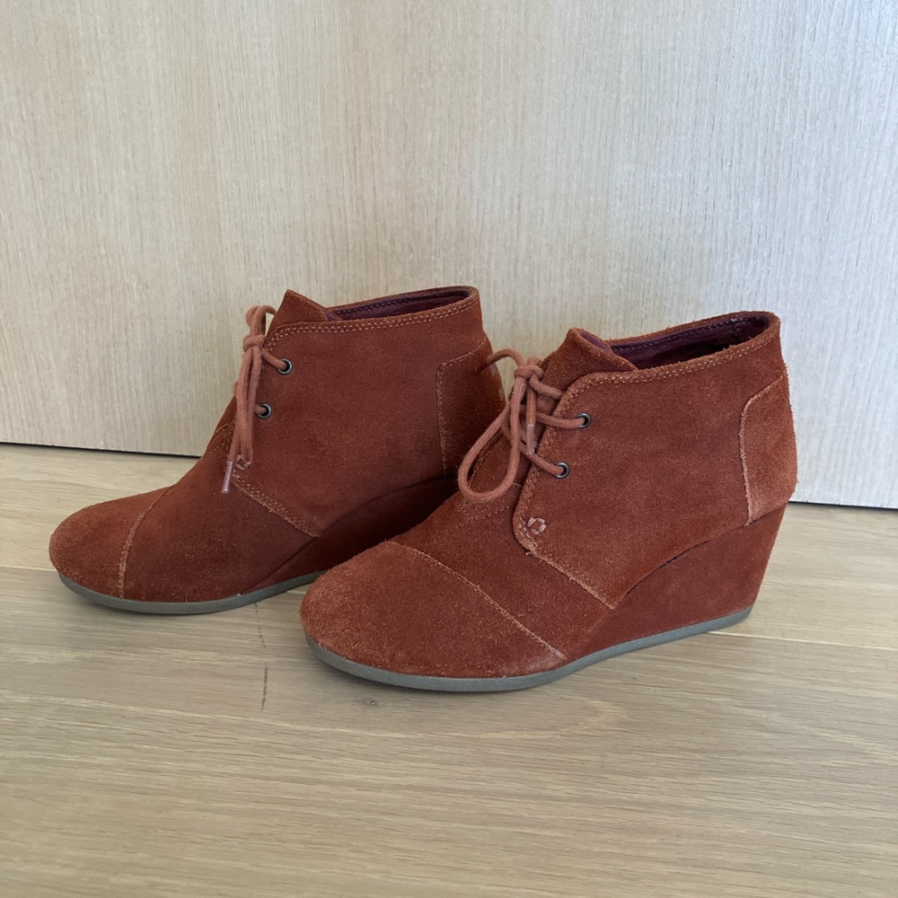 Toms suede wedges